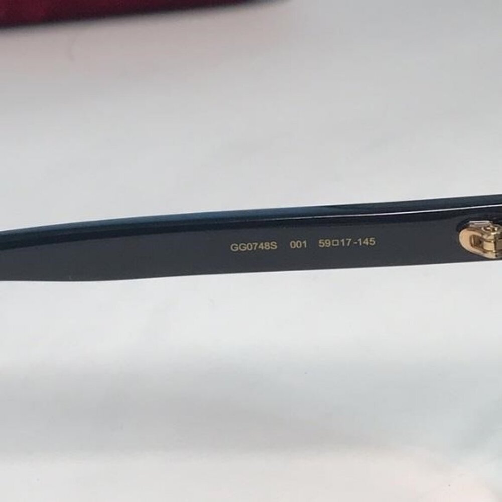 New ✨ Authentic Gucci GG0748S 001 Sunglasses – Black Frame, Grey Lenses ✨ - Picture 10 of 12